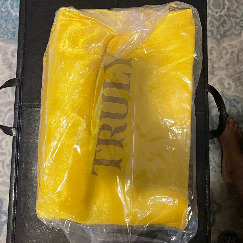 💛Truly Yellow Vegan Leather Trunk - Picture 3 of 14